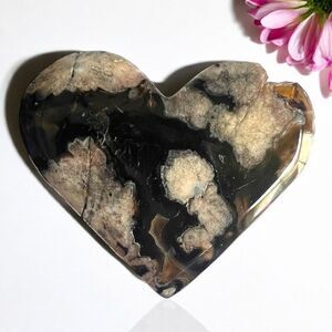 Black Flower Agate Heart‎ Carving (#3)